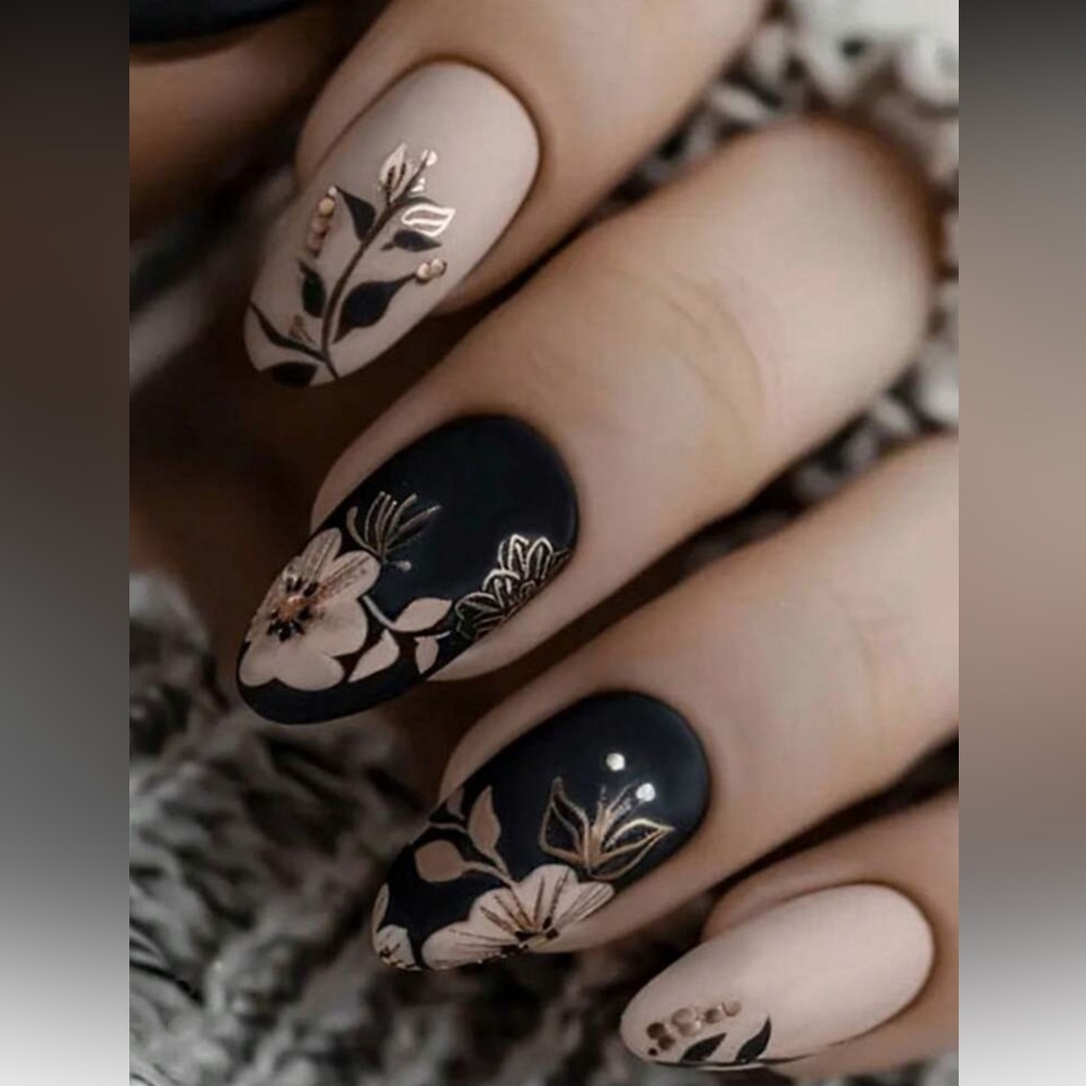 Flirty Florals Press On Nail Set NEW 🏷️